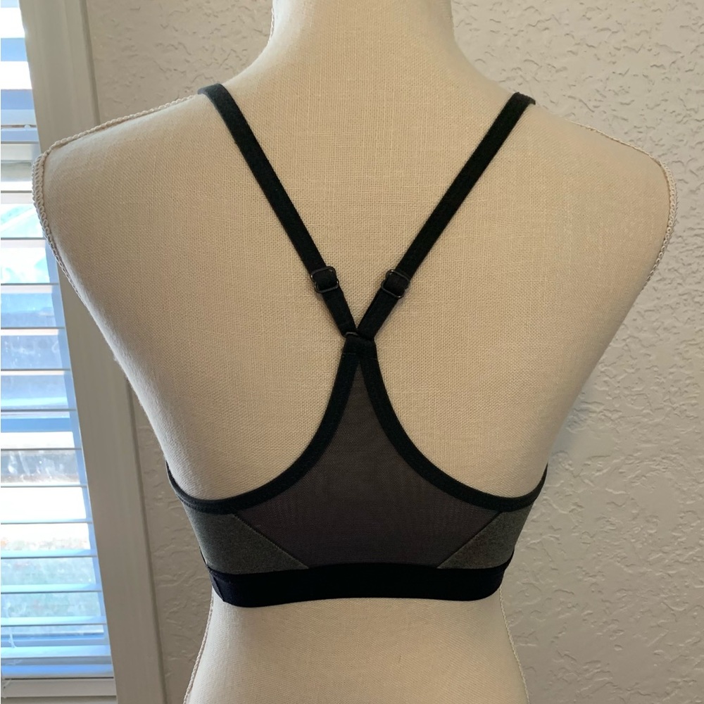 Nike sports bra - Picture 2 of 3